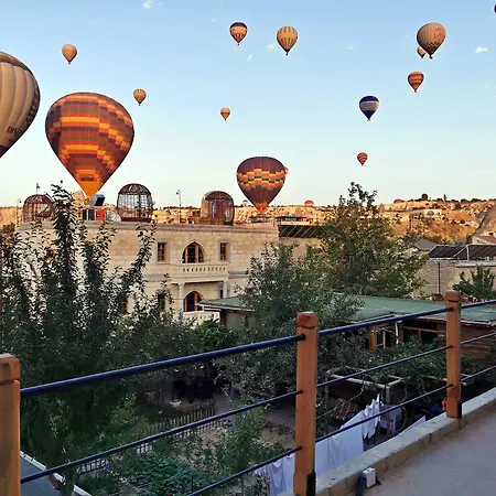 Falcon Cave Hotel 2*