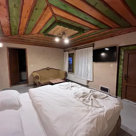 Hotell Falcon Cave 2*