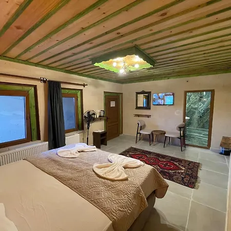 Falcon Cave Hotel 2*