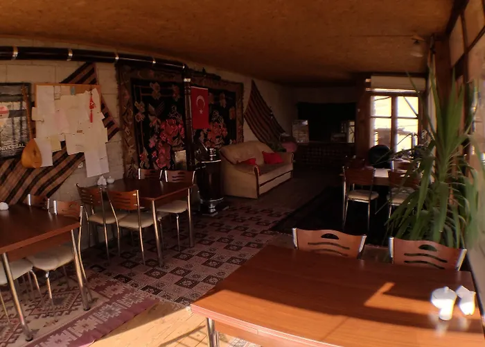 Falcon Cave Hotel Goreme